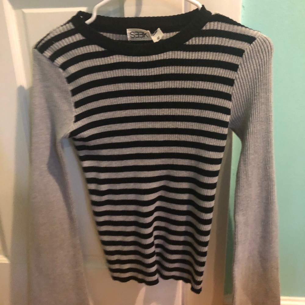 LF Wide Sleeve Grey and Black Sweater